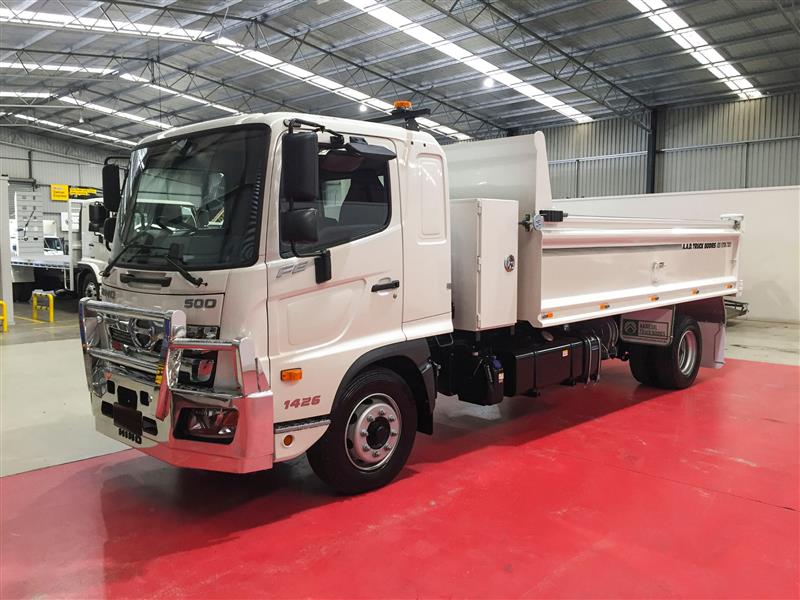 Photo 1. Hino FE 1426-500 Series Tipper