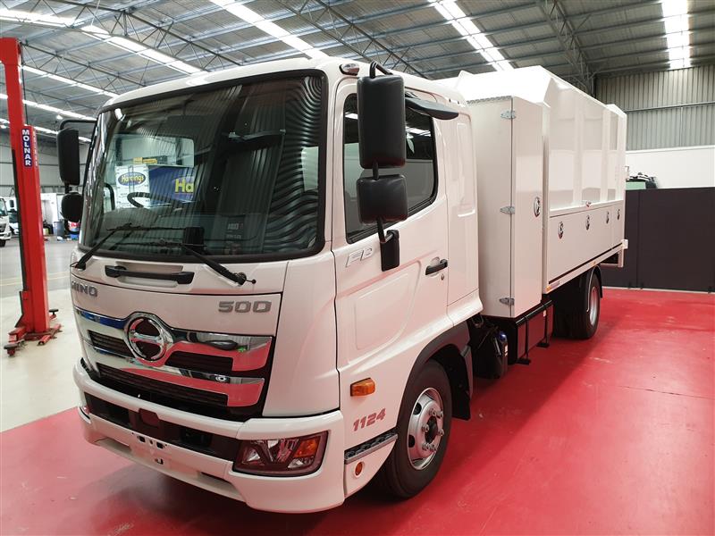 Photo 1. Hino FD 1124-500 Series Tipper