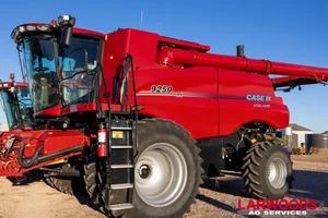 CASE IH 9250 combine harvester and CASE IH DXRC40 front