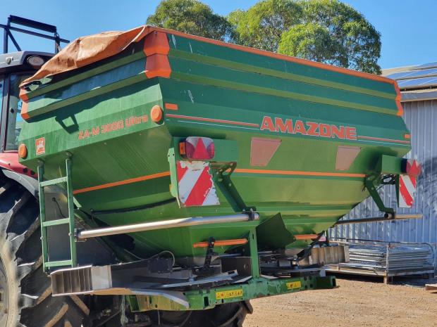 Photo 1. Amazone ZAM3000 Fertilizer/Manure Spreader