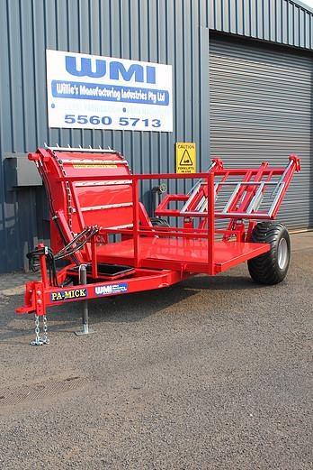 Photo 2. Willies Manufacturing Industries pamick large round and square bale feeder