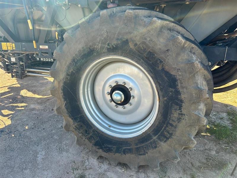 Photo 2. Flexi-Coil 5560 tbh airseeder