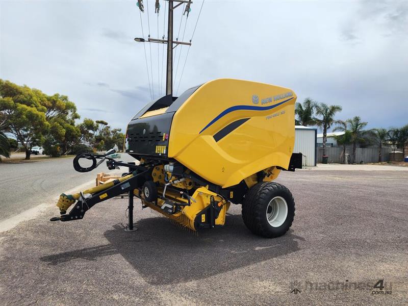 Photo 1. New Holland Pro-Belt 165 HD Round Baler