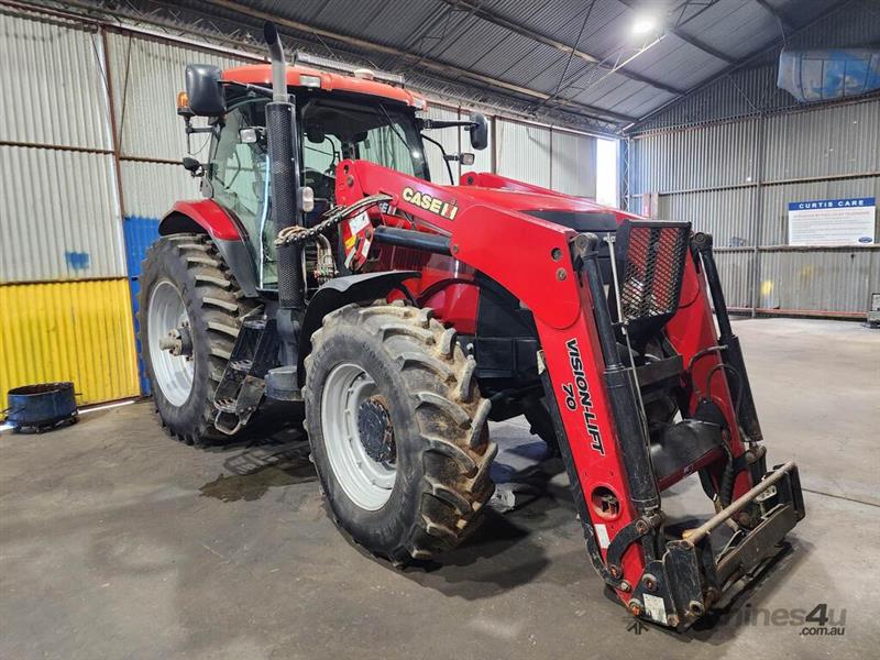 Photo 1. Case IH Puma 165 FEL tractor