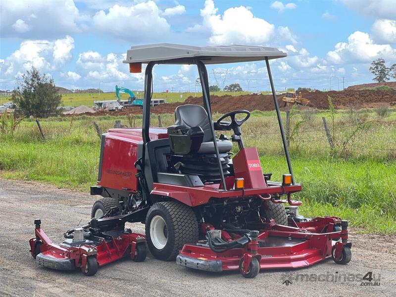 Photo 1. Toro GroundsMaster 4000 D Wide Area lawn mower