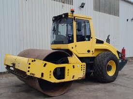 Bomag BW211PD-4 roller