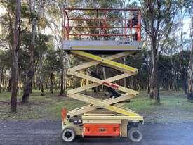 Photo 1. JLG 2030ES Scissor Lift Access