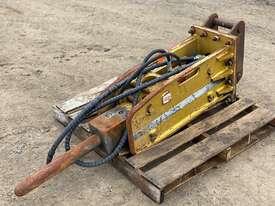 Giant GT30 Hyd Hammer Attachments