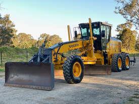 Photo 1. Volvo G930 Artic Grader