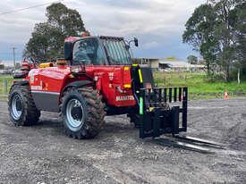 Photo 1. Manitou MHT-X 860L Telescopic Handler