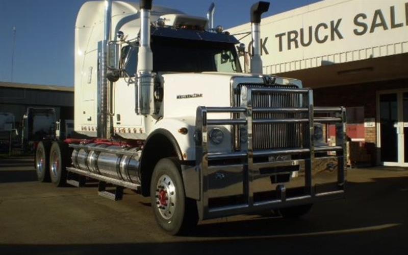 Photo 1. Western Star 4964FXC Prime Mover