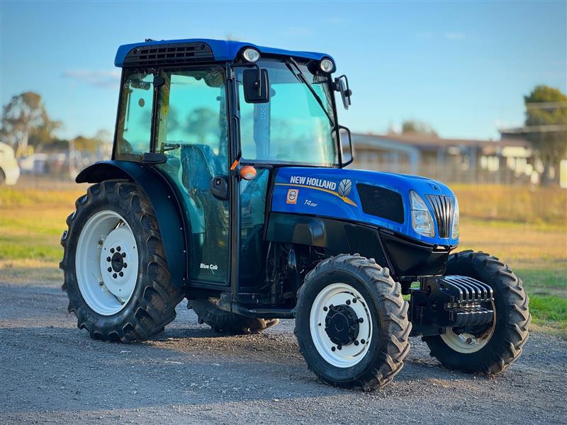 New Holland T4.85F diesel 4x4 farm t...