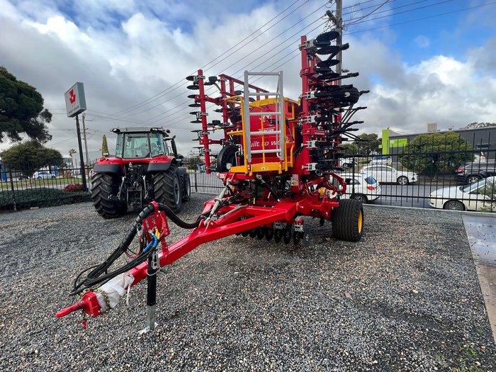 Duncan AG AS6100 airseeder