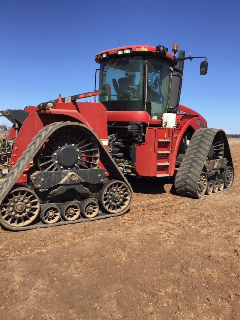Photo 1. Case IH Steiger 450 rowtrac tracked tractor