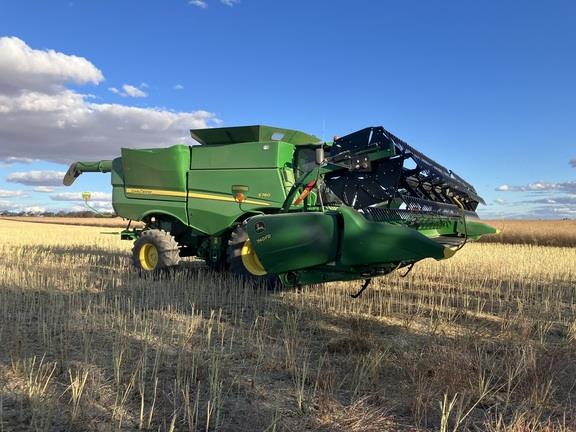 Photo 1. John Deere S760 combine harvester