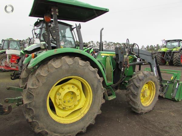 Photo 1. John Deere 5075E tractor
