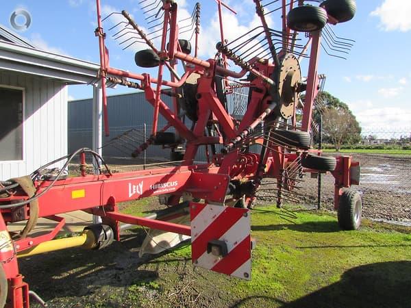 Photo 1. Lely 725 airseeder