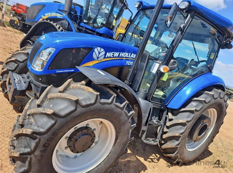 Photo 1. New Holland TD5.110 FEL tractor