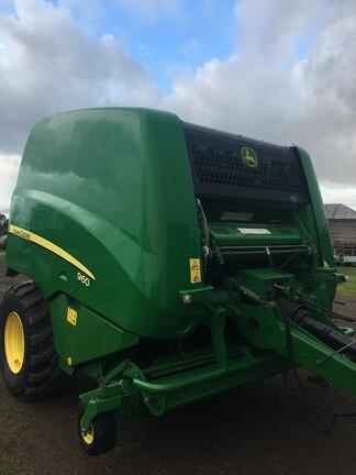 Photo 1. John Deere 960 round baler