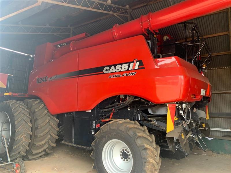 Photo 1. Case IH 8240 D145 front and trailer combine harvester