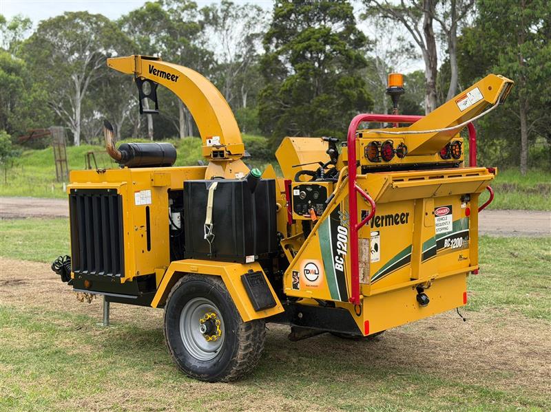 Vermeer BC1200XL commercial diesel wood chipper shredder mulcher