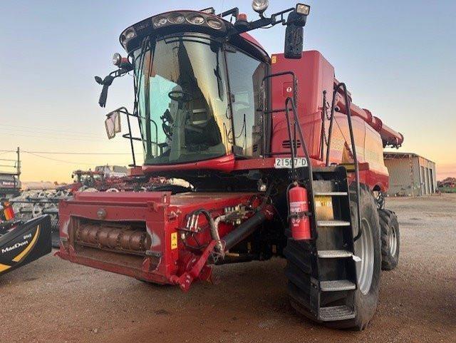Case IH 8230 combine harvester