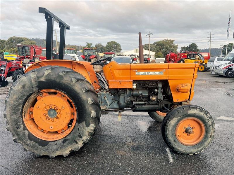 Photo 1. Fiat 550 2wd tractor