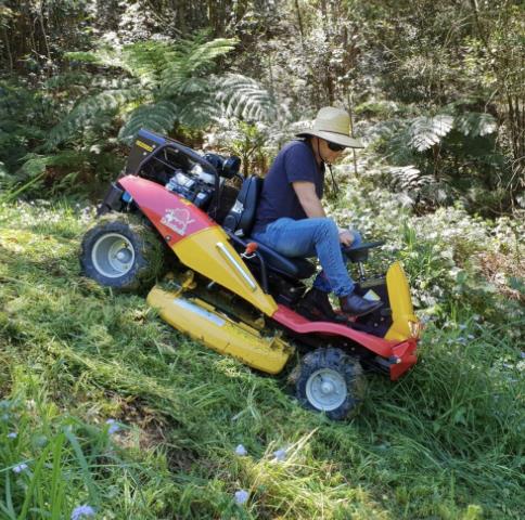 Razorback CMX2302 ride on mower