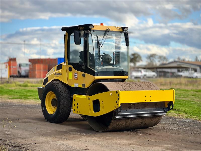 Bomag BW177 D-5 6.7T single drum articulated roller