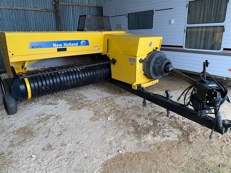 New Holland BC5070 square baler