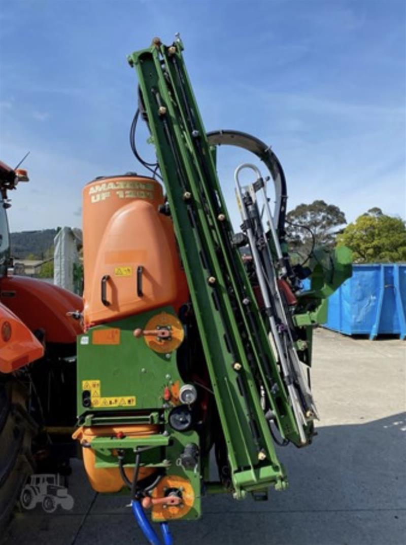 Amazone UF1201 boom sprayer