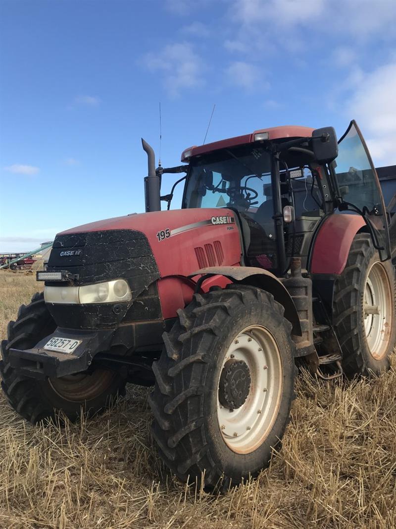 Photo 1. Case IH Puma 195 tractor