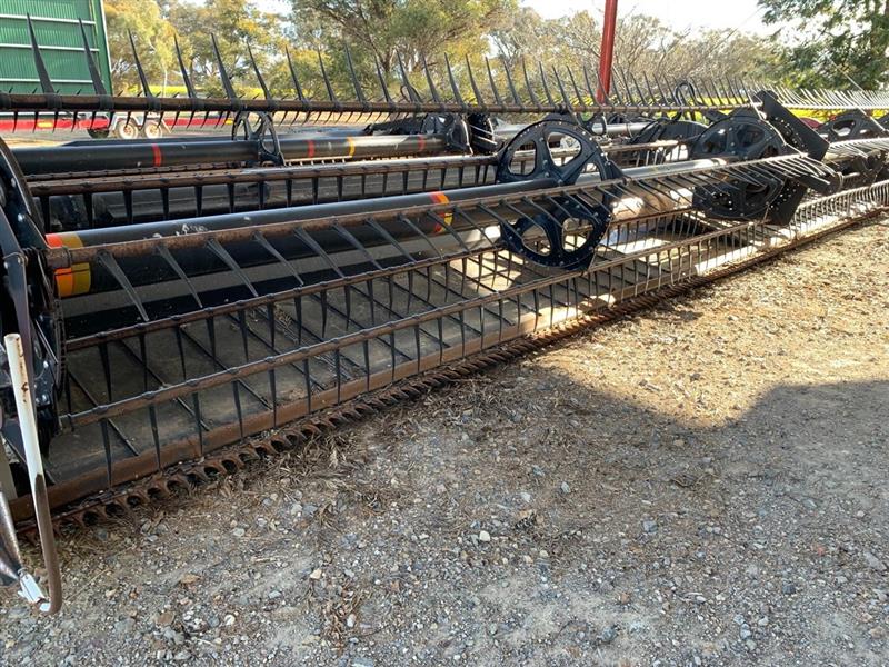 Case IH 2152 harvester front