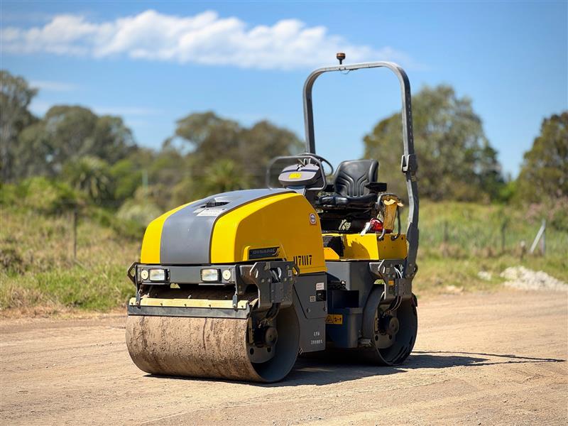 Dynapac CC120 2.6T dual smooth drum articulated roller