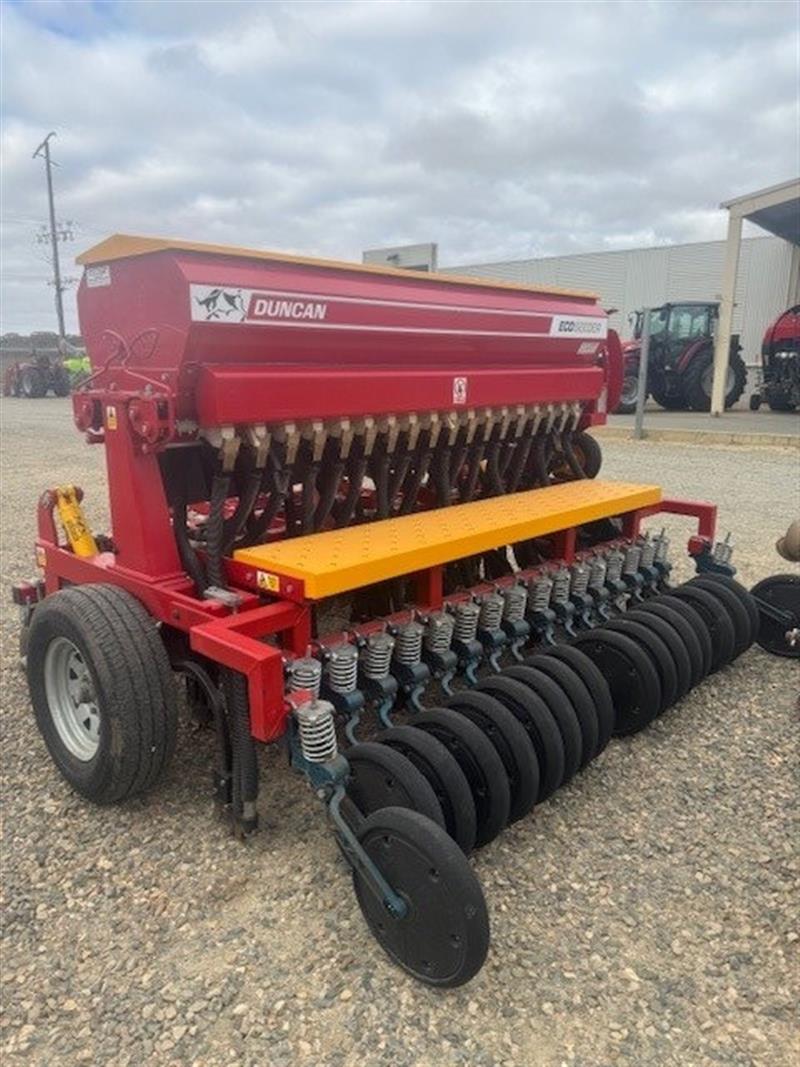 Duncan ECO 18 run airseeder