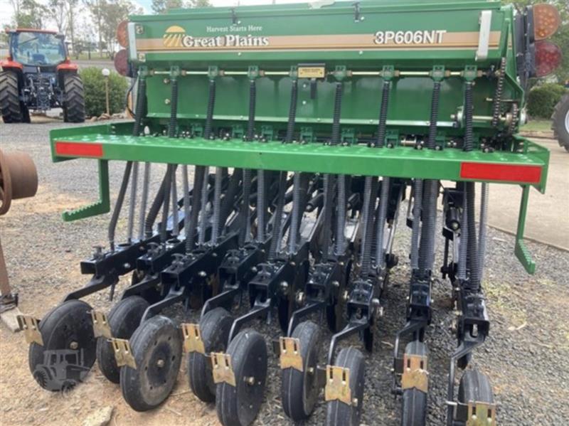 Photo 1. Great Plains 3P606NT airseeder