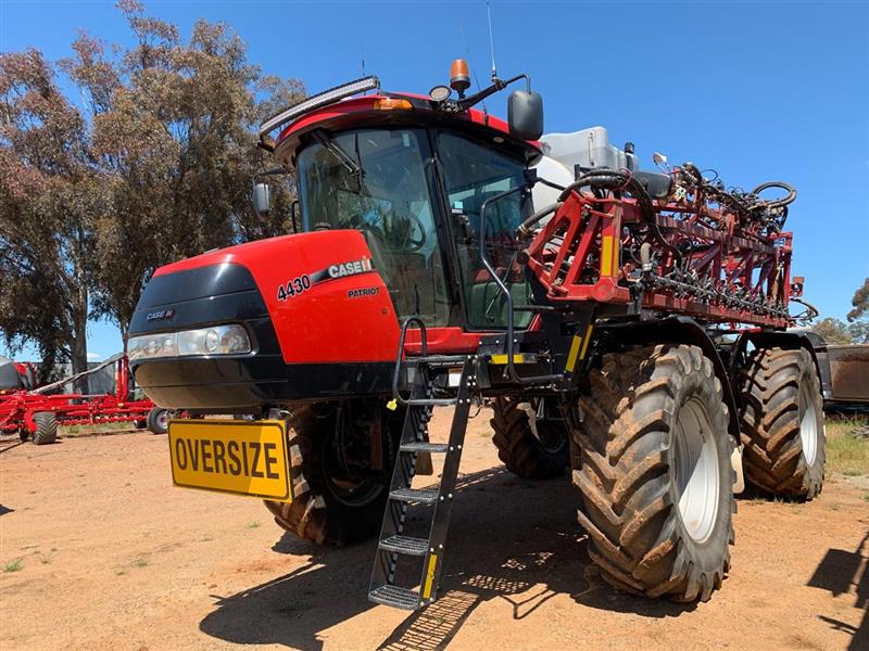 Case IH 4430 self propelled sprayer