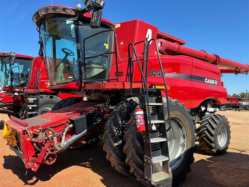 Case IH 8240 combine harvester