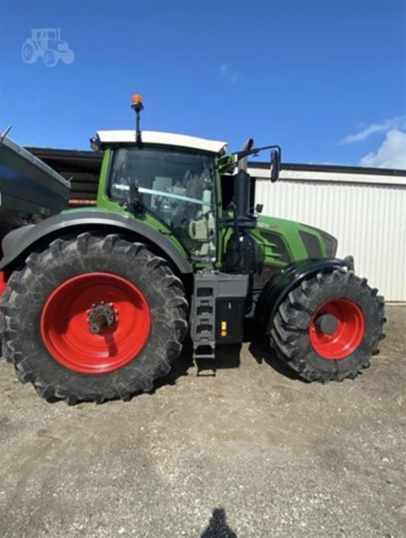 Fendt 824 Vario tractor