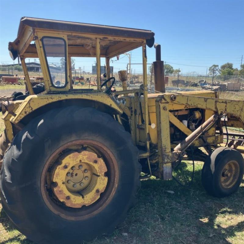 Chamberlain C670 tractor