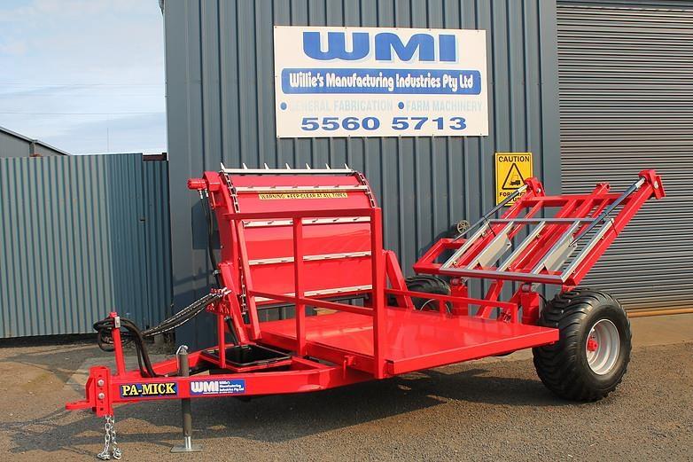 Photo 1. Willies Manufacturing Industries pamick large round and square bale feeder
