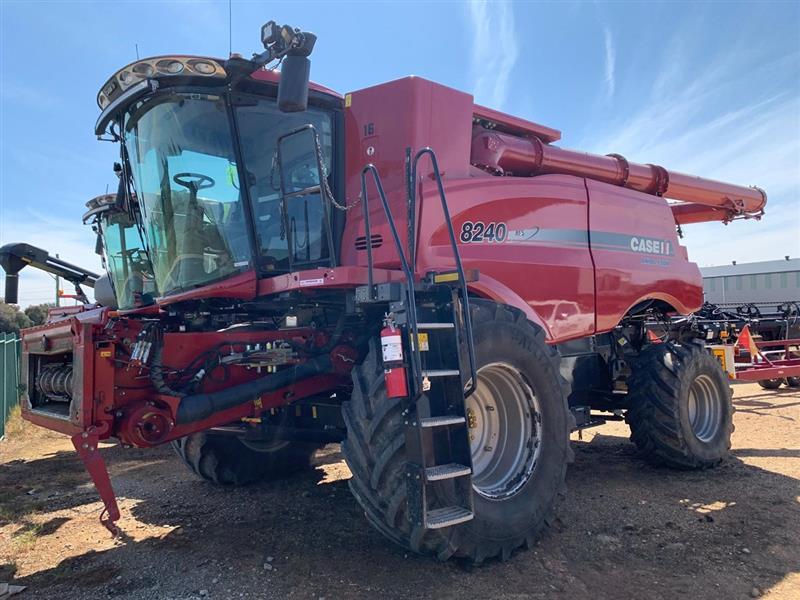 Case IH 8240 combine harvester