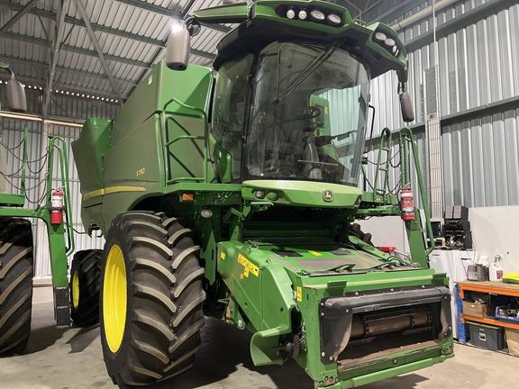 Photo 1. John Deere S790 combine harvester