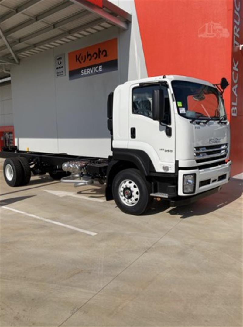 Photo 1. Isuzu FXD165-350 truck