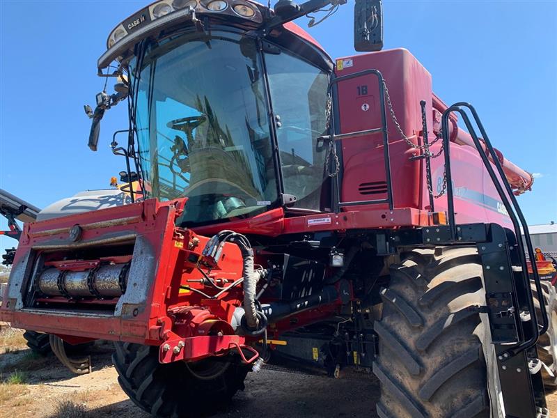 Case IH 8240 combine harvester