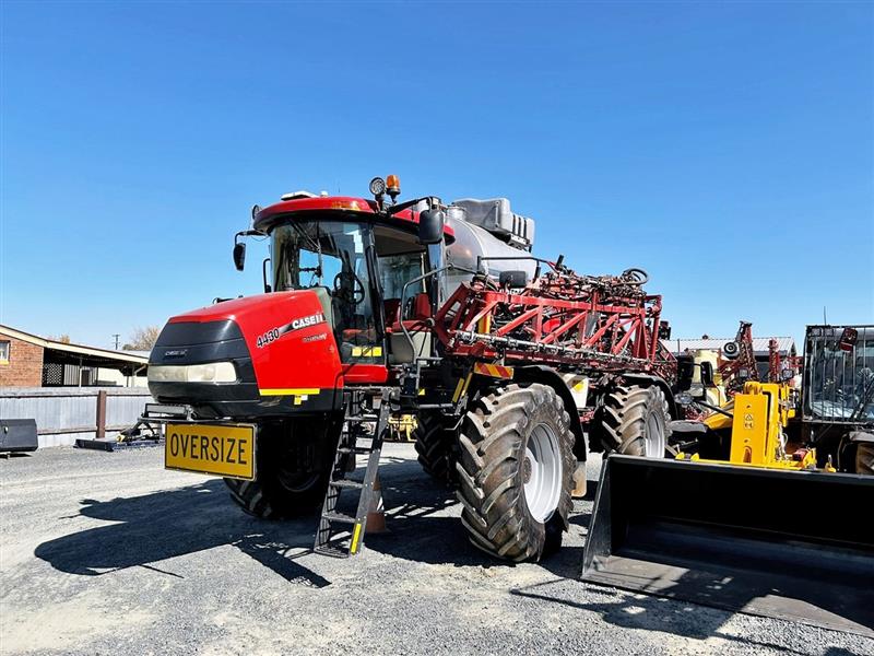 Photo 1. Case IH 4430 self propelled sprayer