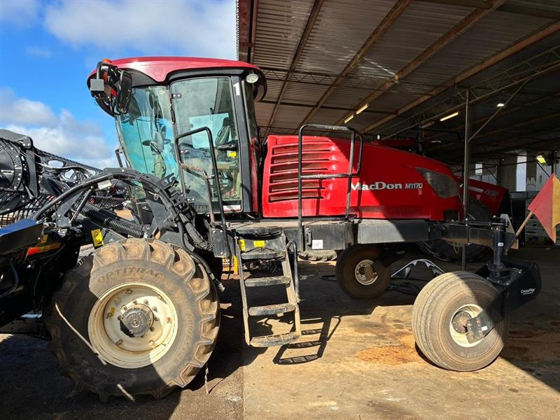 Macdon M1170 windrower