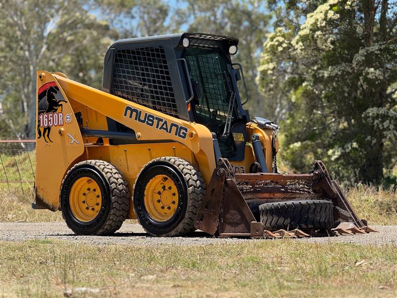 Mustang 1650R skid steer loader