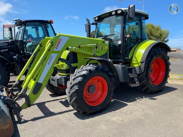 Photo 1. Claas Arion 620C tractor