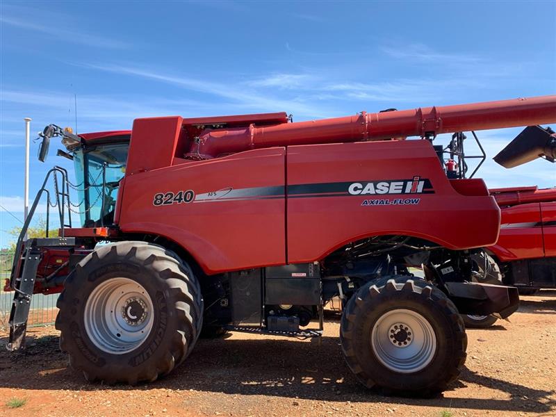 Case IH 8240 combine harvester